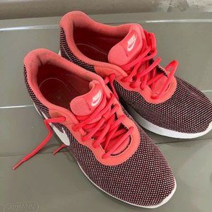 Nike Women's Tanjun 'Black Pink Glaze'